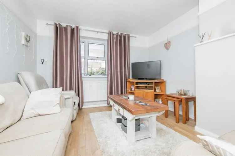 3 Bed Semi-Detached House with Garden