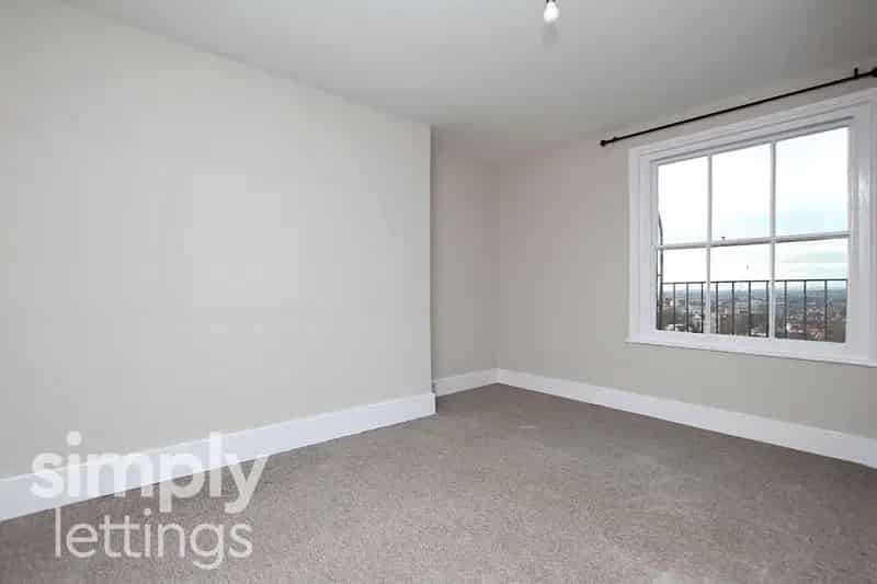 2 Bedroom Flat to Rent in Brighton Seven Dials