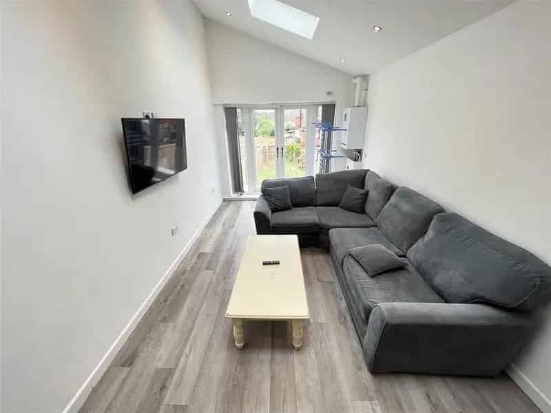 5 Bedroom Terraced House to Rent