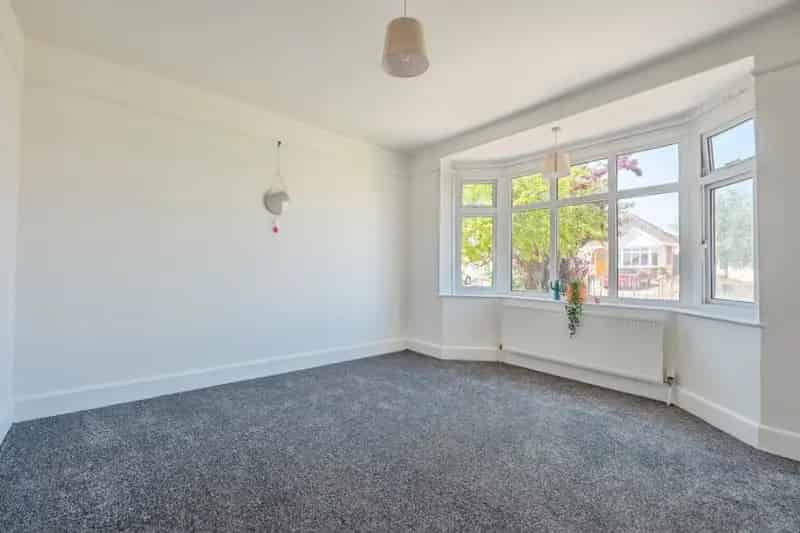 3 Bedroom Bungalow Near Country Walks