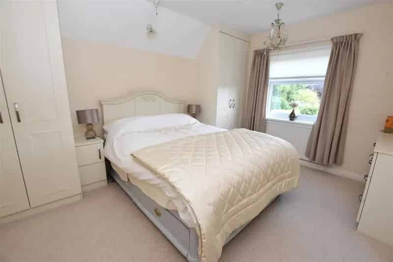2 Bedroom Link Detached House for Sale