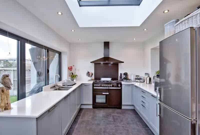 4 Bedroom Detached House with Panoramic Views and Easy Commute to London