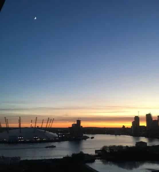 2 Bedroom Riverside Flat Beautiful Thames Views Exclusive Development