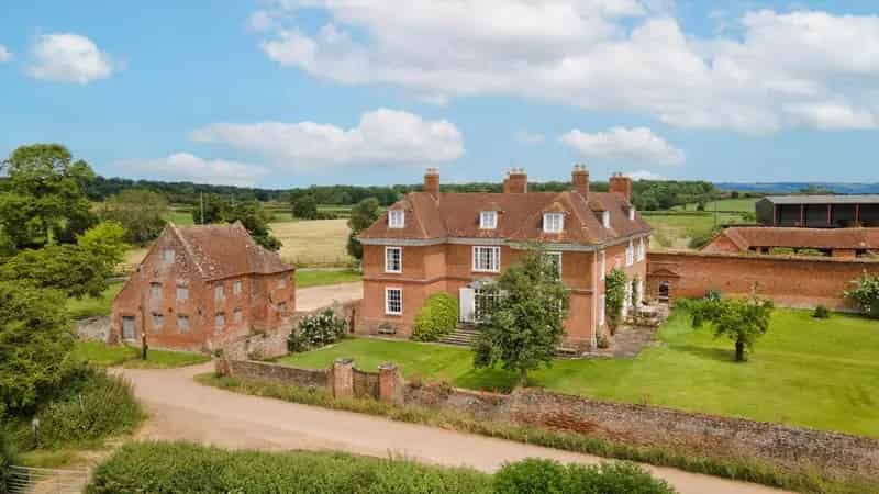 8 Bedroom Detached Georgian House For Sale