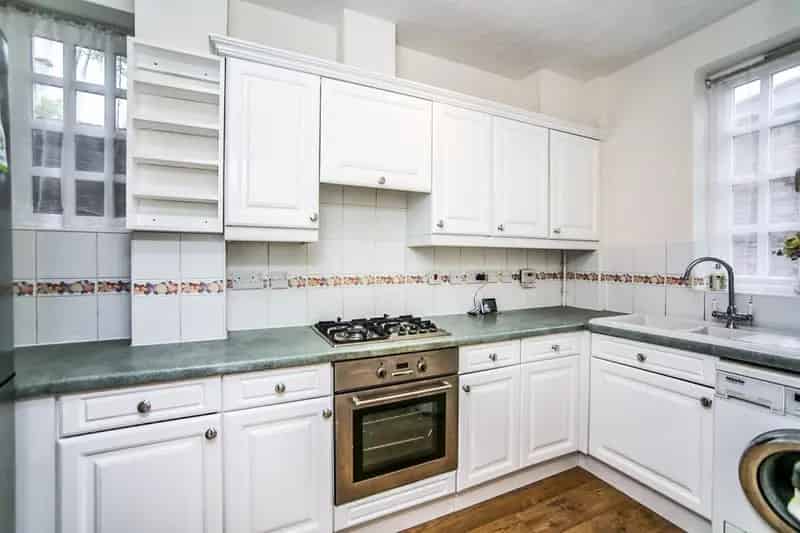 Three Bedroom Townhouse West Malling Private Courtyard Parking Garage