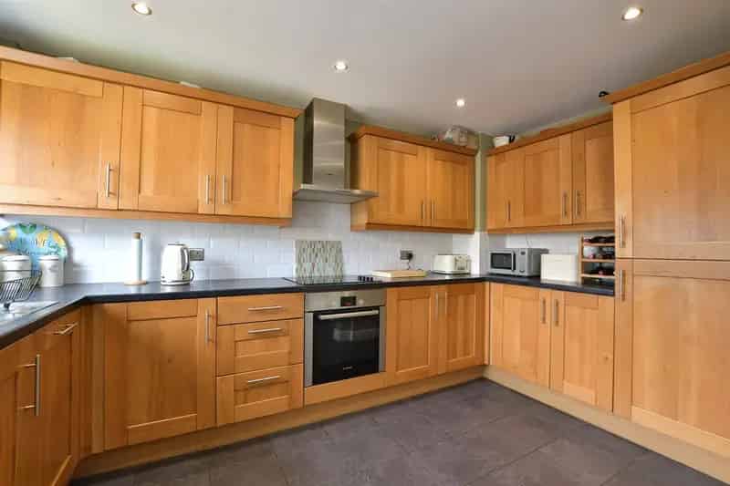 4 Bedroom Semi-Detached House for Sale - Elm Park