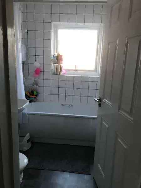 Flat For Rent in Metropolitan Borough of Solihull, England