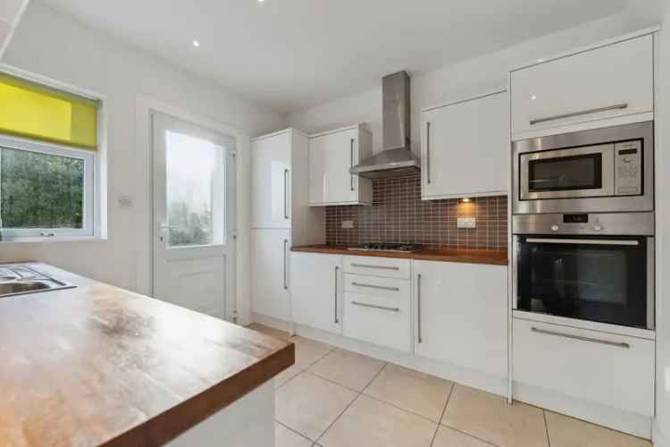 Two Bedroom Cottage Flat Knightswood Secure Driveway