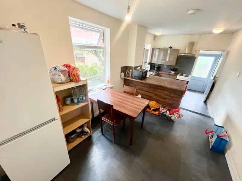 Fully Furnished Double Room All Bills Included NN1