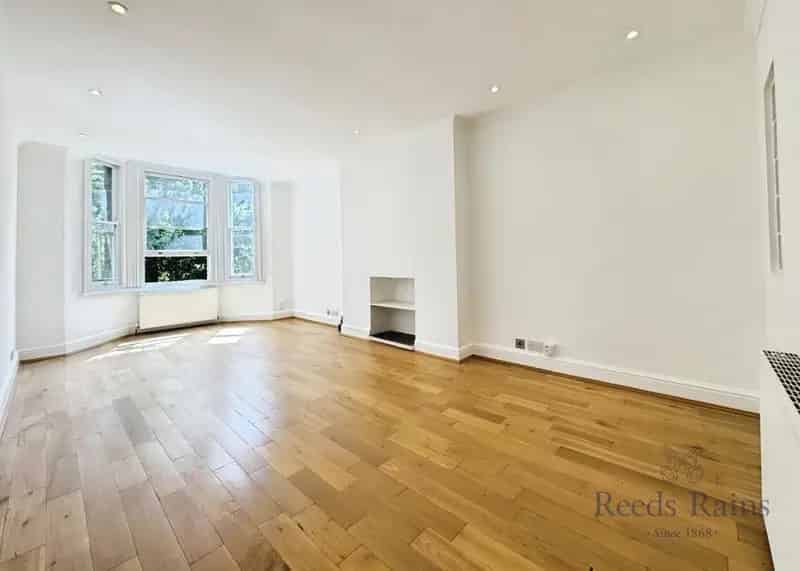 2 Bedroom Flat for Sale East Dulwich SE22