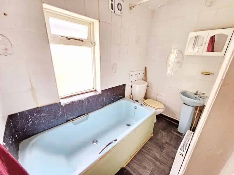 3 Bedroom Terraced House Auction