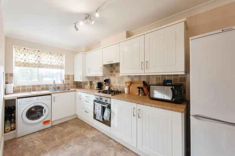 2 Bed House with Garden and Parking