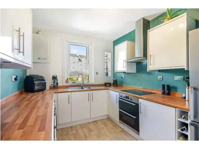 3 Bedroom Flat for Sale Near Kilsyth
