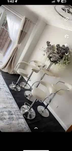 2 Bed House Good Size Garden Parking Freshly Decorated