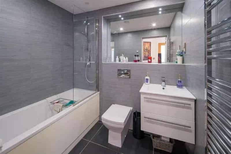 2 bed flat for sale