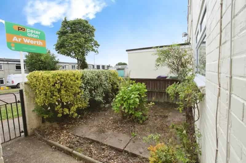 3 Bedroom End Terrace House Near Schools and Parks