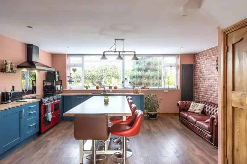 4 Bedroom Link Detached House for Sale - Air BNB Opportunity