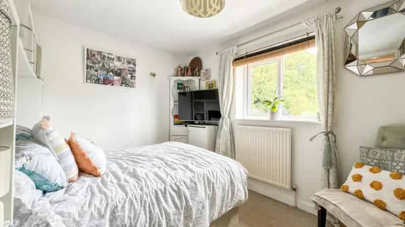 2 Bed House for Sale Near Victoria Park