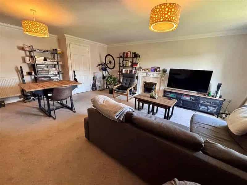 2 Bed Flat for Sale in Berkhamsted Near Train Station