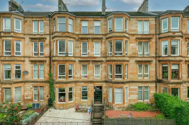 2 Bedroom Flat for Sale in Dennistoun Glasgow