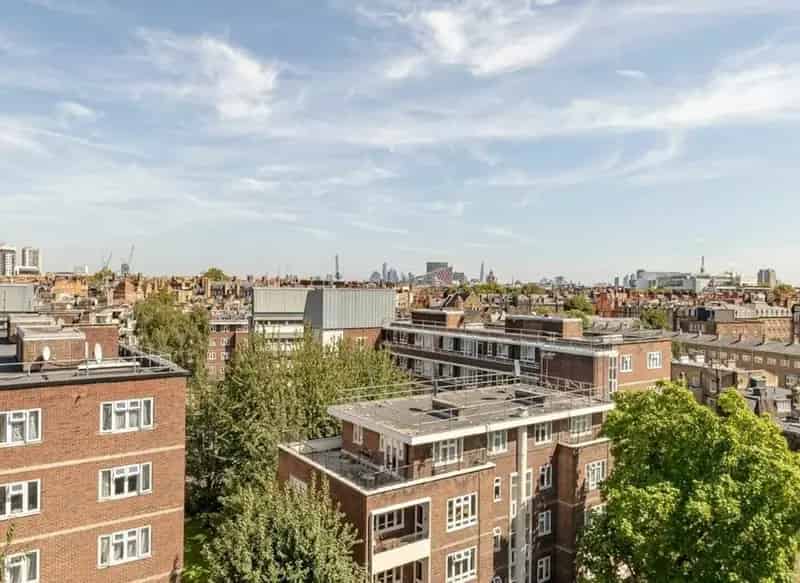 Two Bedroom Apartment with Outstanding Views - London