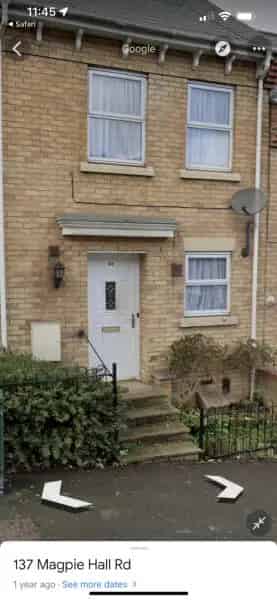 Lovely 2 Bedroom House with En-Suite Bathrooms and Garden