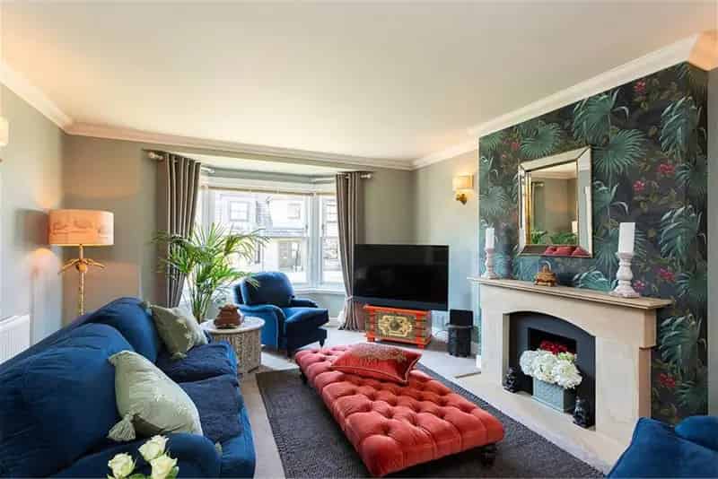 4 Bed Detached House with 3 Reception Rooms