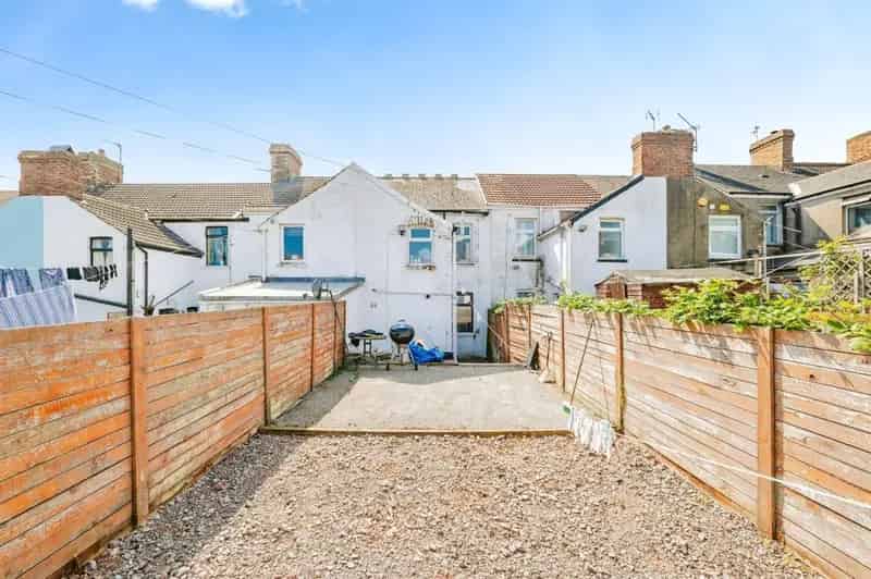 2 bedroom terraced house