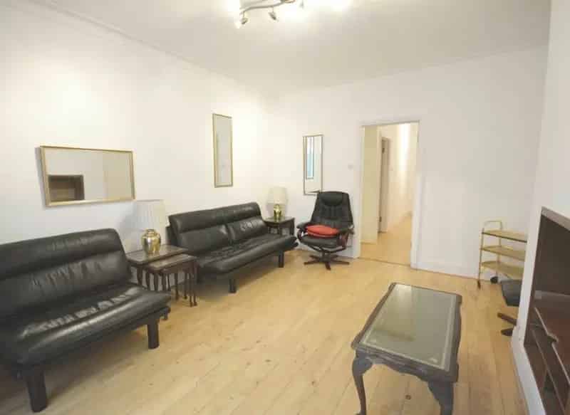 Three Four Bedroom Family Home Kosher Kitchen Off Street Parking