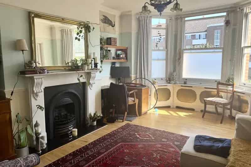 Victorian Charm Apartment  Zero Deposit Available