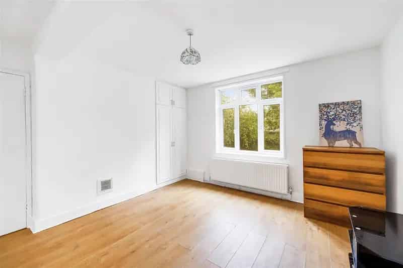 3 Bedroom Flat House to Rent near North Acton Station