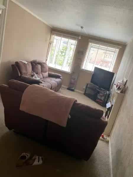 Two Bedroom Flat Near Bilston Town Wet Room