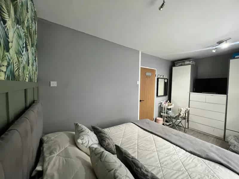 Two Bedroom End Terrace House Freehold Modern Kitchen Conservatory Outbuilding