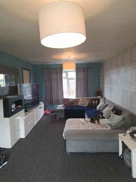 House For Rent in Leeds, England