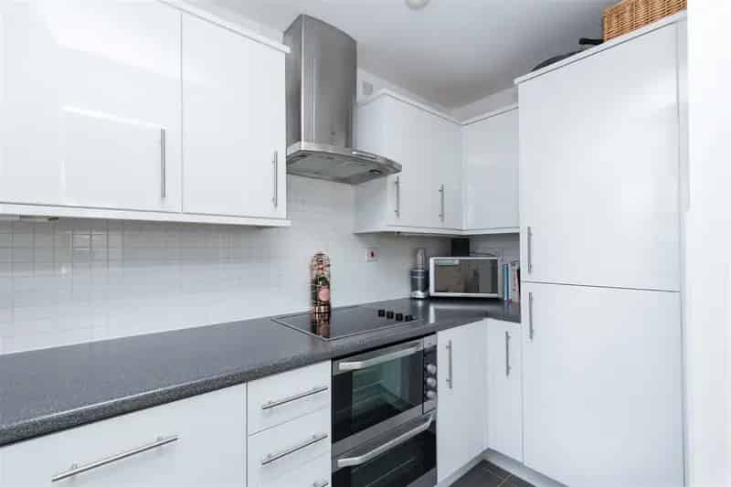 2 Bedroom Apartment House to Rent  Spacious Top Floor Apartment