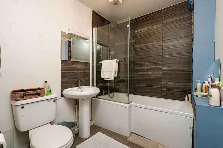 2 Bedroom Flat for Sale London E7 - Gated Development