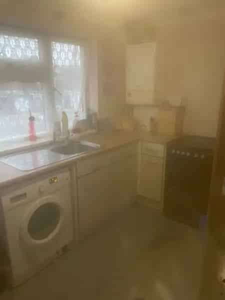 1 Bed Flat Wet Room Balcony New Flooring