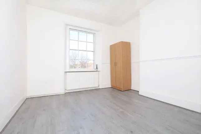 Studio to rent in Mildmay Road, London N1