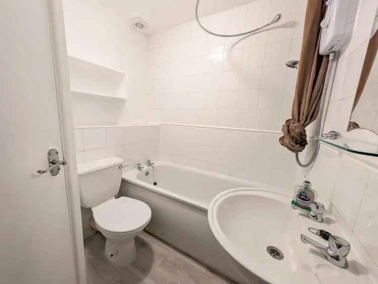 1 Bedroom Apartment Newly Redecorated