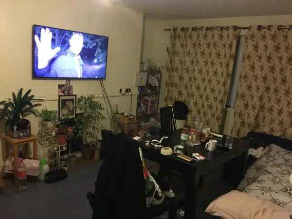 Flat For Rent in Bristol, England