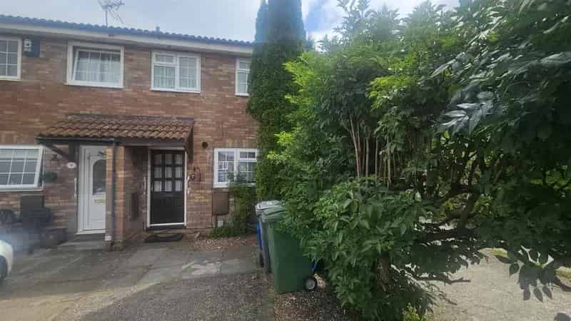 2 Bedroom House For Sale Needs Updating