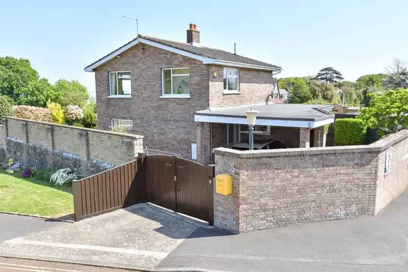 3 bedroom detached house for sale