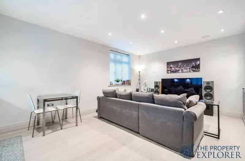 1 Bedroom Flat for Sale - Stylish Maisonette with Private Parking