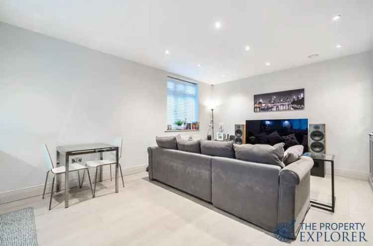 1 Bedroom Flat for Sale - Stylish Maisonette with Private Parking