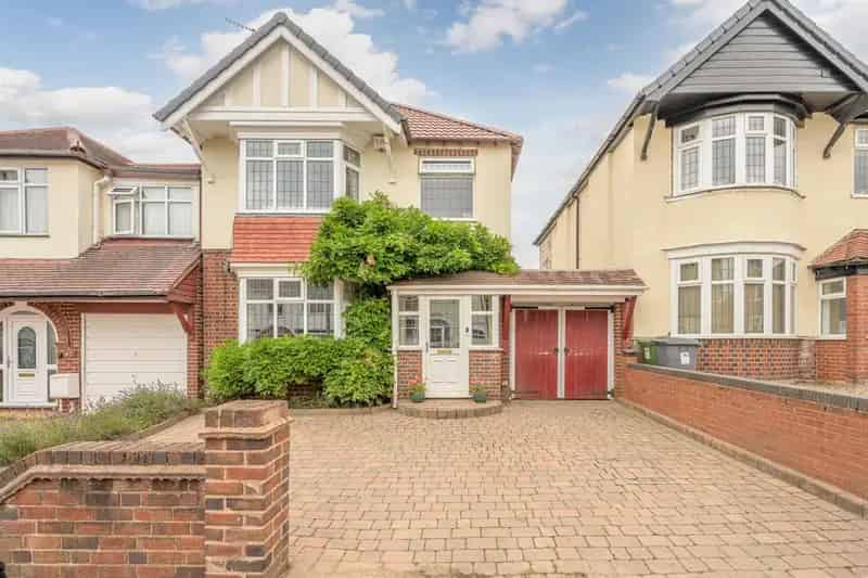 3 Bedroom Detached House For Sale