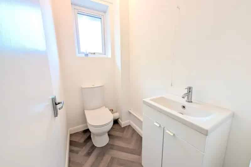 Four Bedroom House with Garden and Off Road Parking