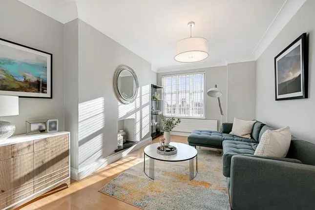 Flat to rent in Kensington High Street, Kensington, London W8