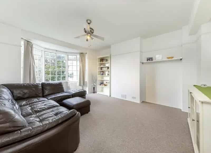 Art Deco 2-Bedroom Apartment Streatham Hill Near Station