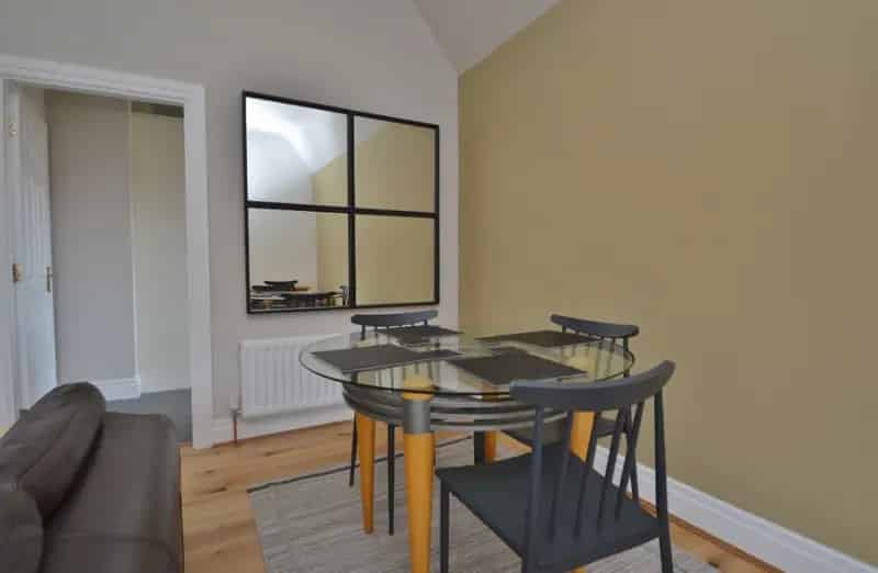 2 Bedroom Flat House to Rent in Grade II Listed Manor House