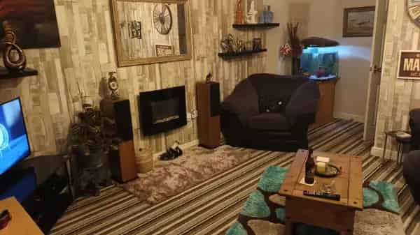 2 Bed House Lovely Throughout